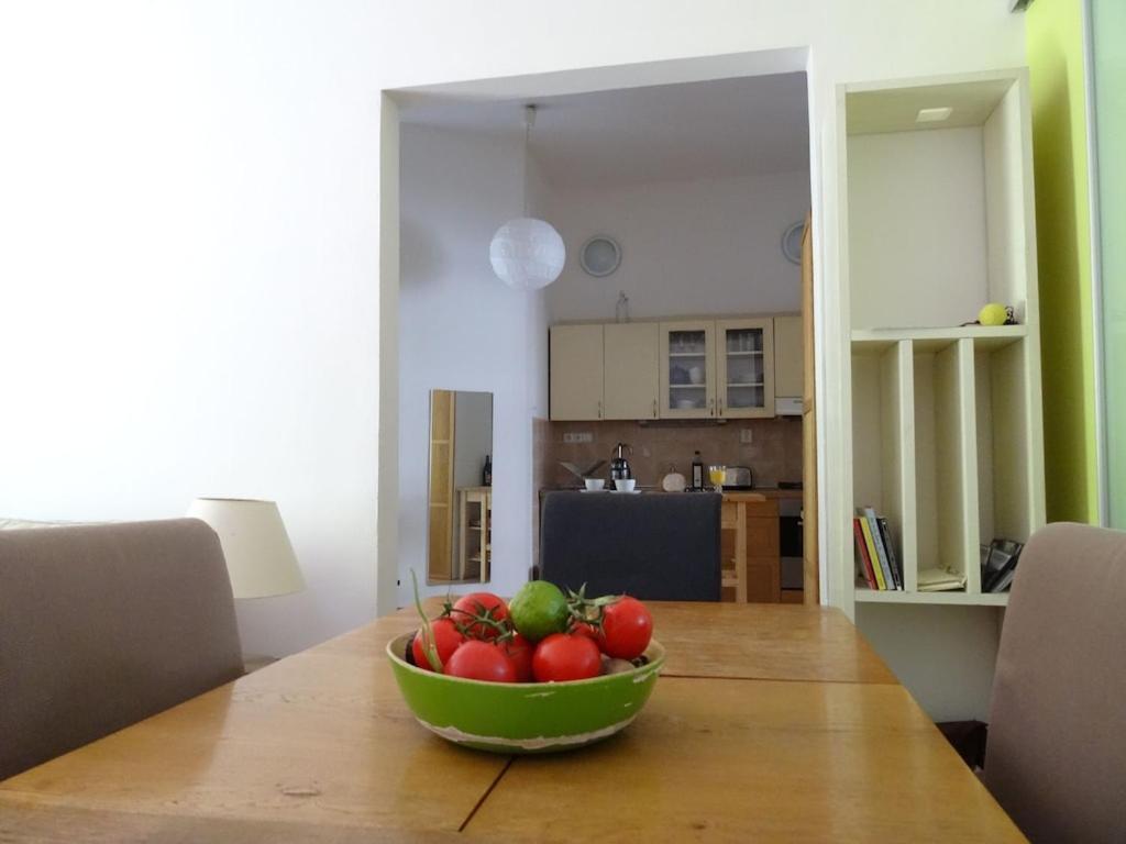 Garden Apartment On Art Nouveau Street In Central Praga Zewnętrze zdjęcie